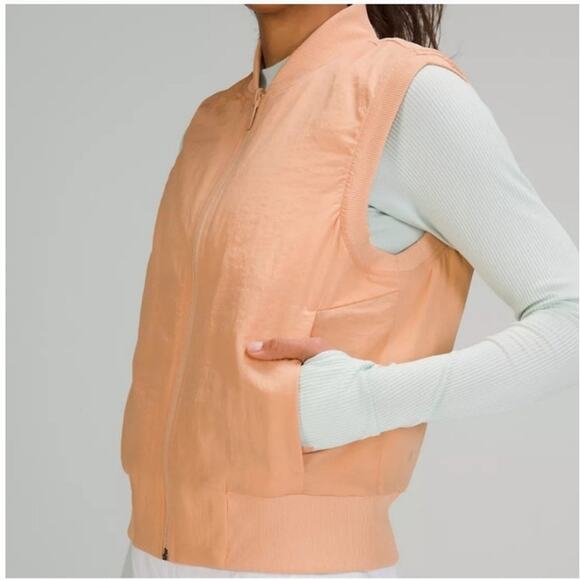 Lululemon Non-Stop Bomber Vest Reversible Womens 0 XS Puffer Gym Apricot Outdoor - Picture 4 of 16